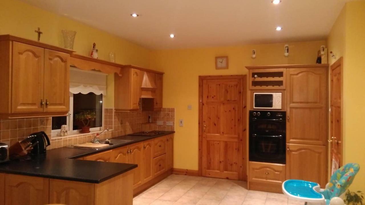 Warm And Welcoming Family Home Ballinrobe Kültér fotó